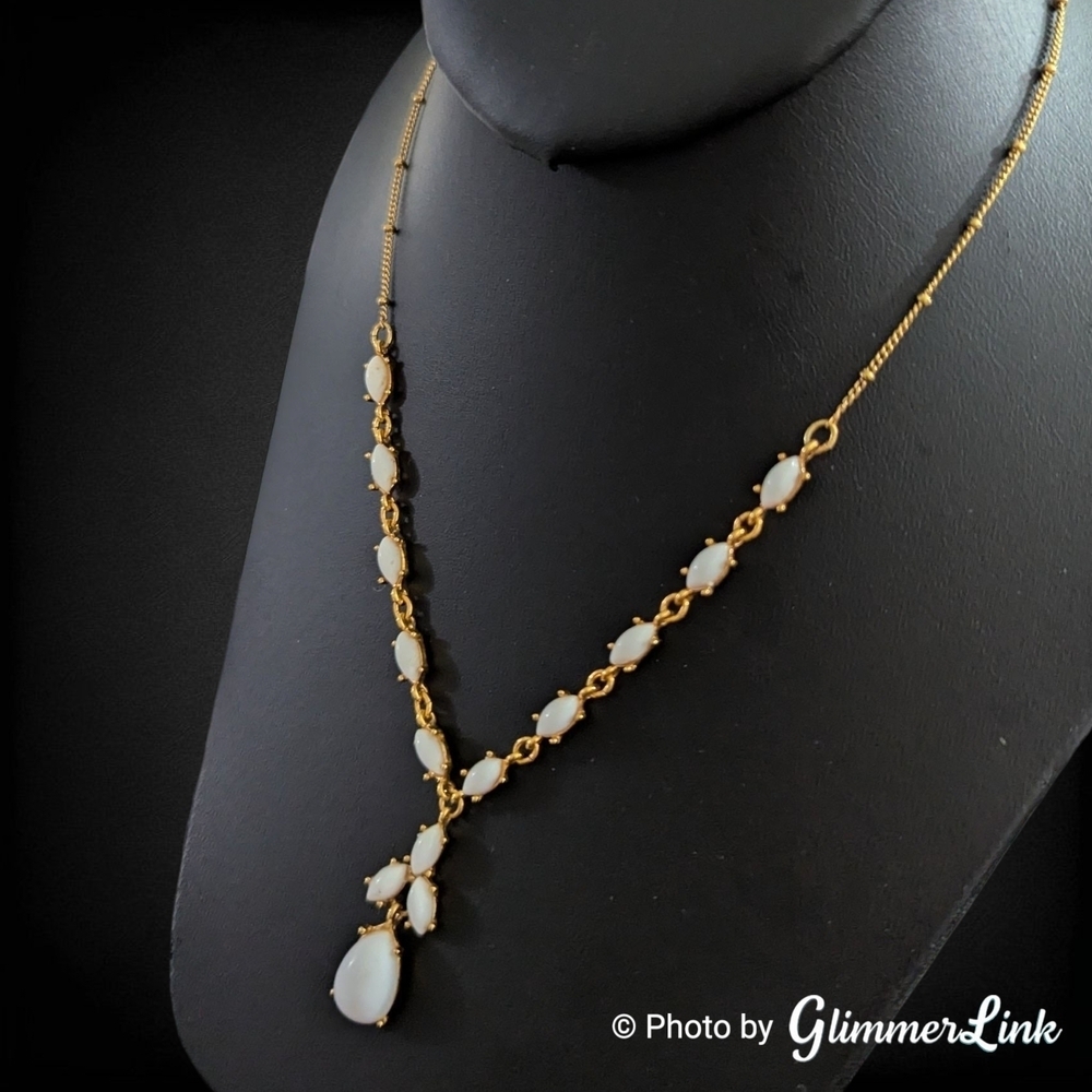 Avon 2009 White Cabochon Y Style Necklace Gold Tone Drop Pendant - Picture 3 of 11